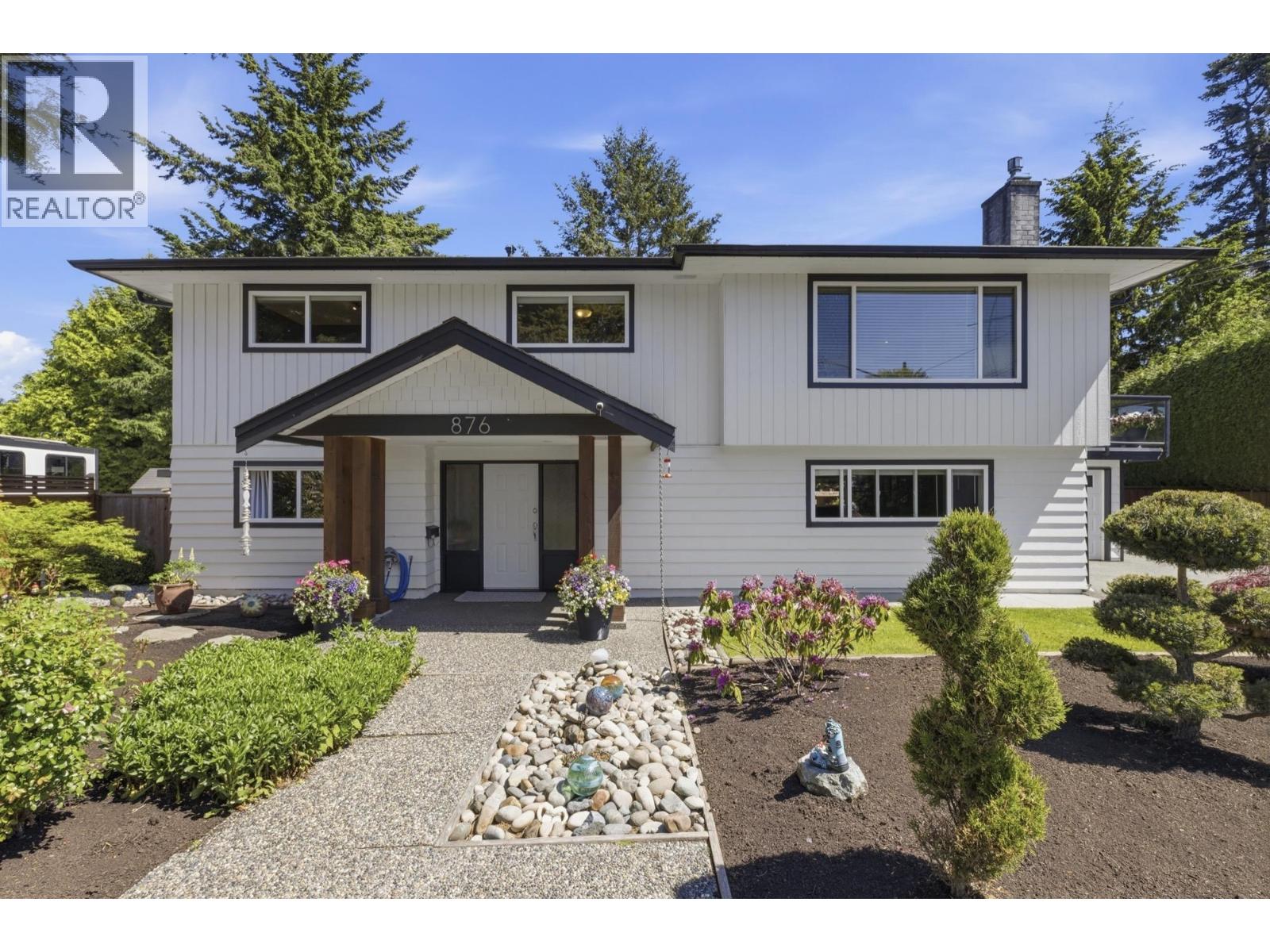 876 HARRIS Place - main photo