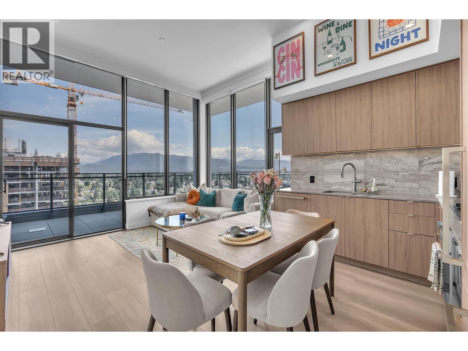 2807 626 CLAREMONT Street - main photo