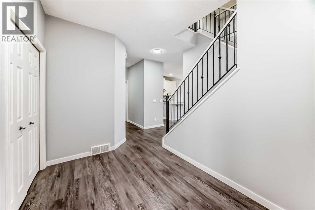 114 Valley Crest Close NW - Image 3