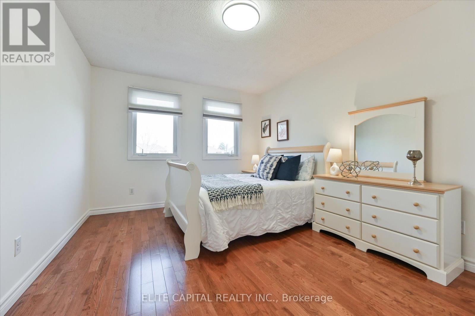 54 BAUER CRESCENT - 19