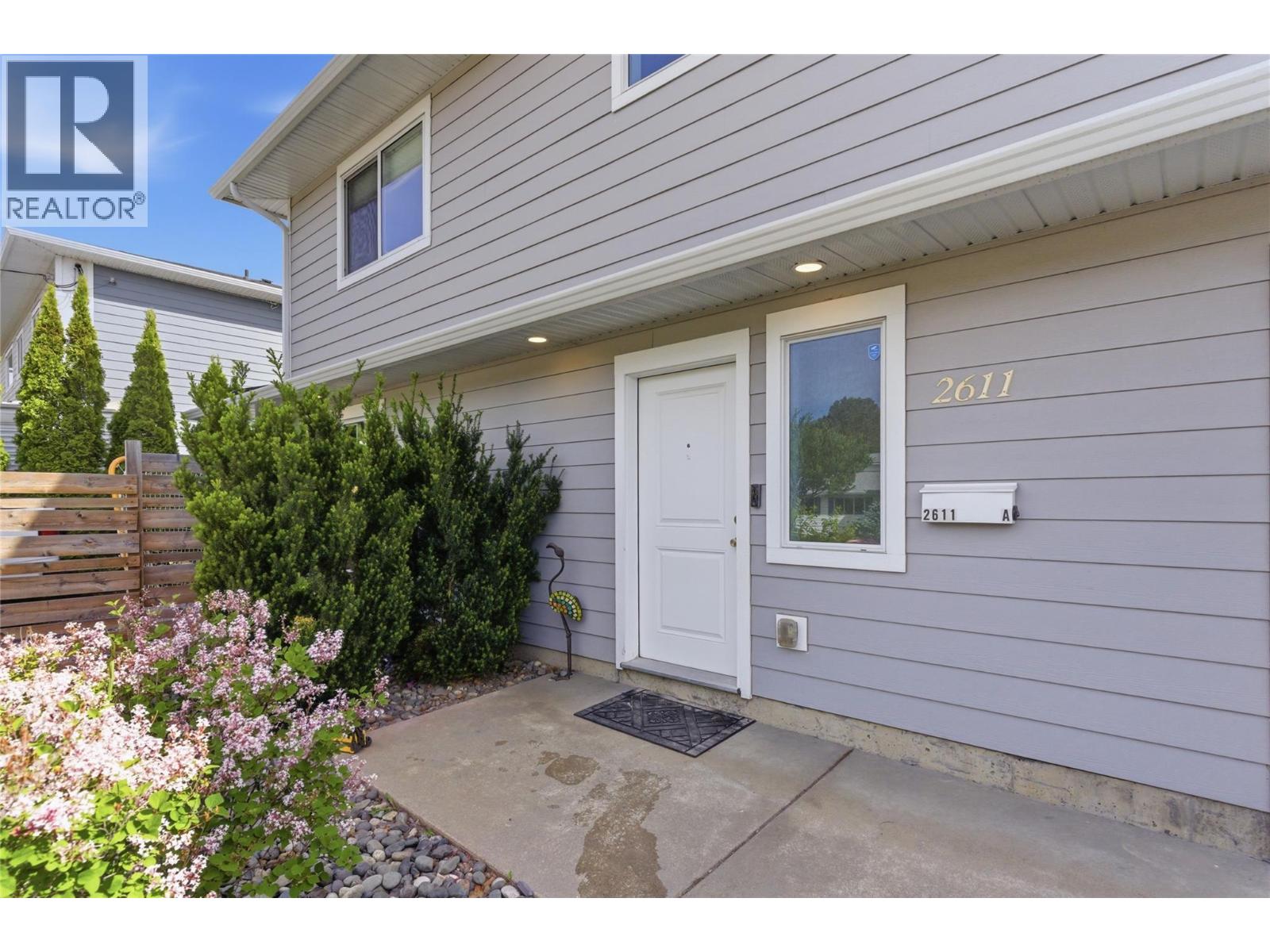 2611 GREENFIELD Avenue - photo 2