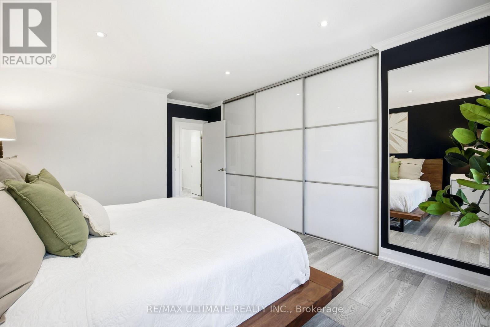 10 DANA AVENUE - 17