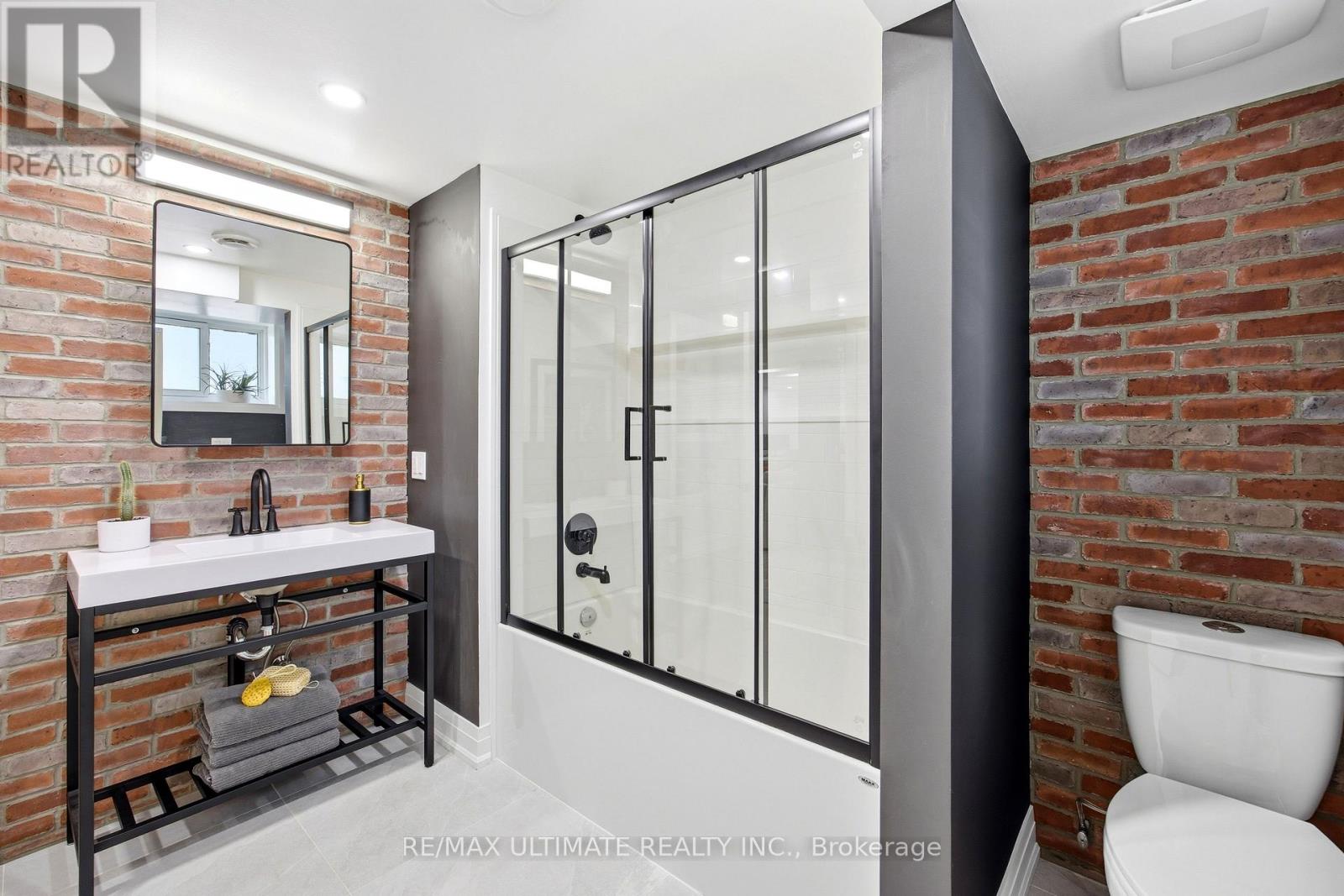 10 DANA AVENUE - 28