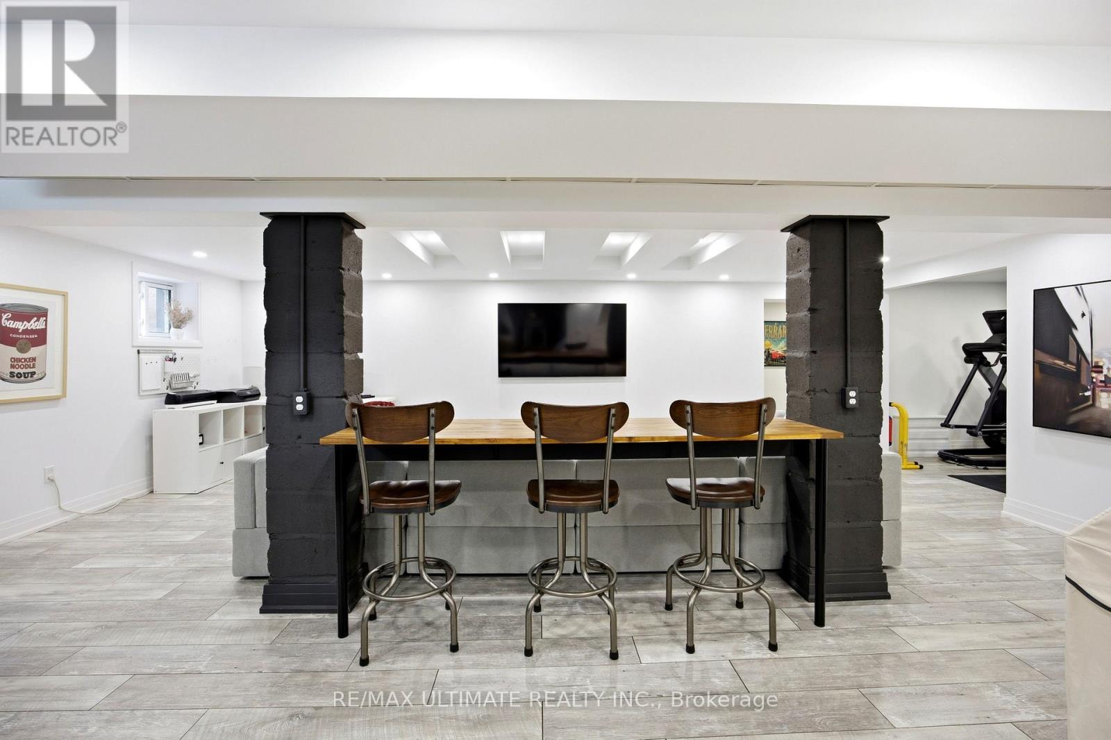 10 DANA AVENUE - 33