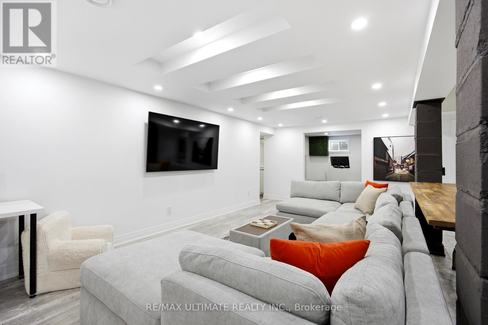10 DANA AVENUE - 34