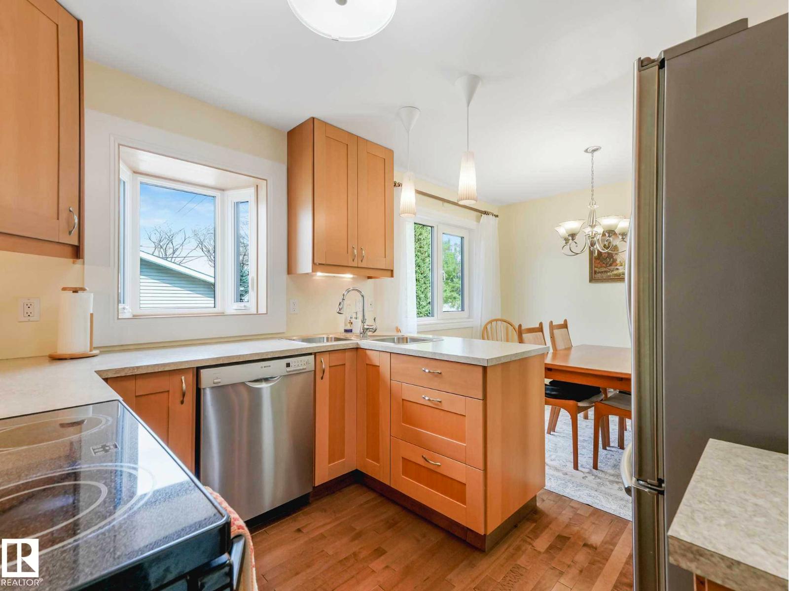 7508 76 AV NW - 9