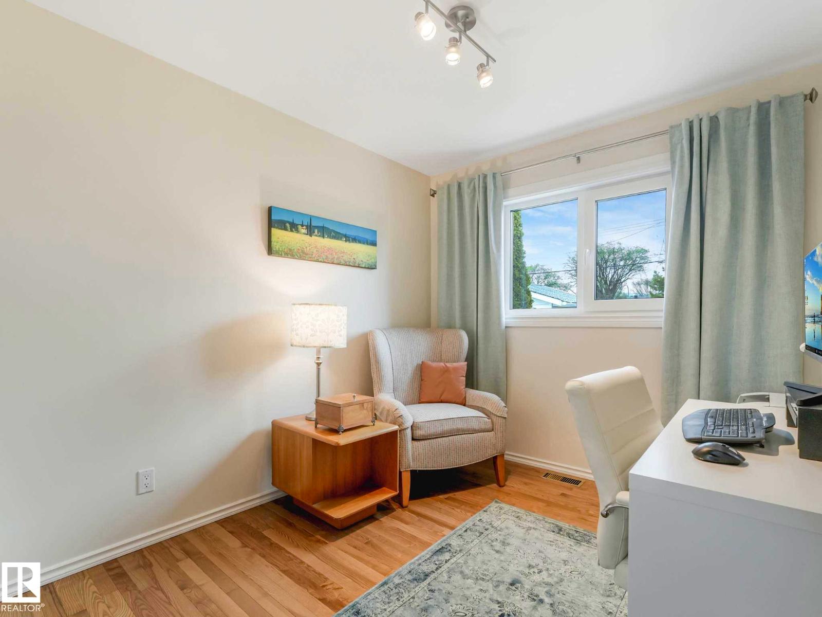 7508 76 AV NW - 12