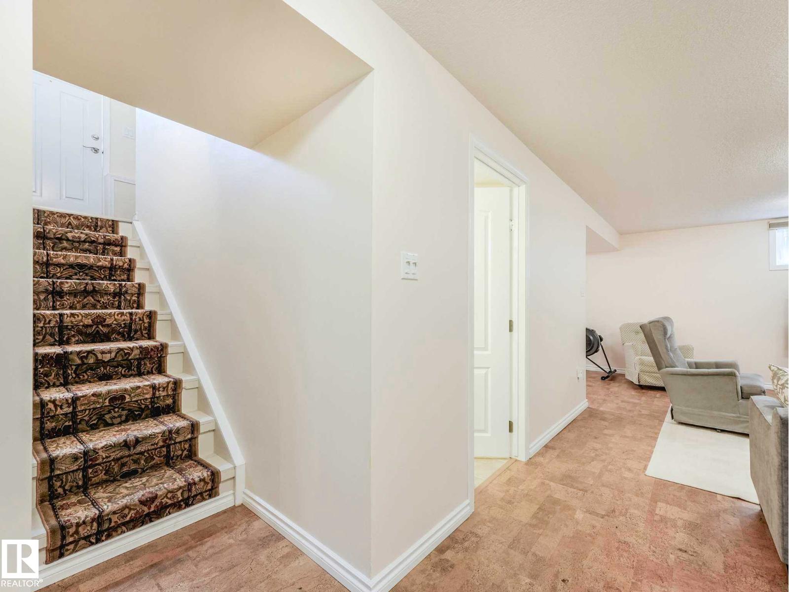 7508 76 AV NW - 15