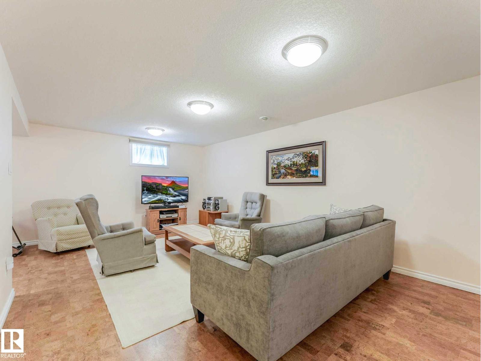 7508 76 AV NW - 16