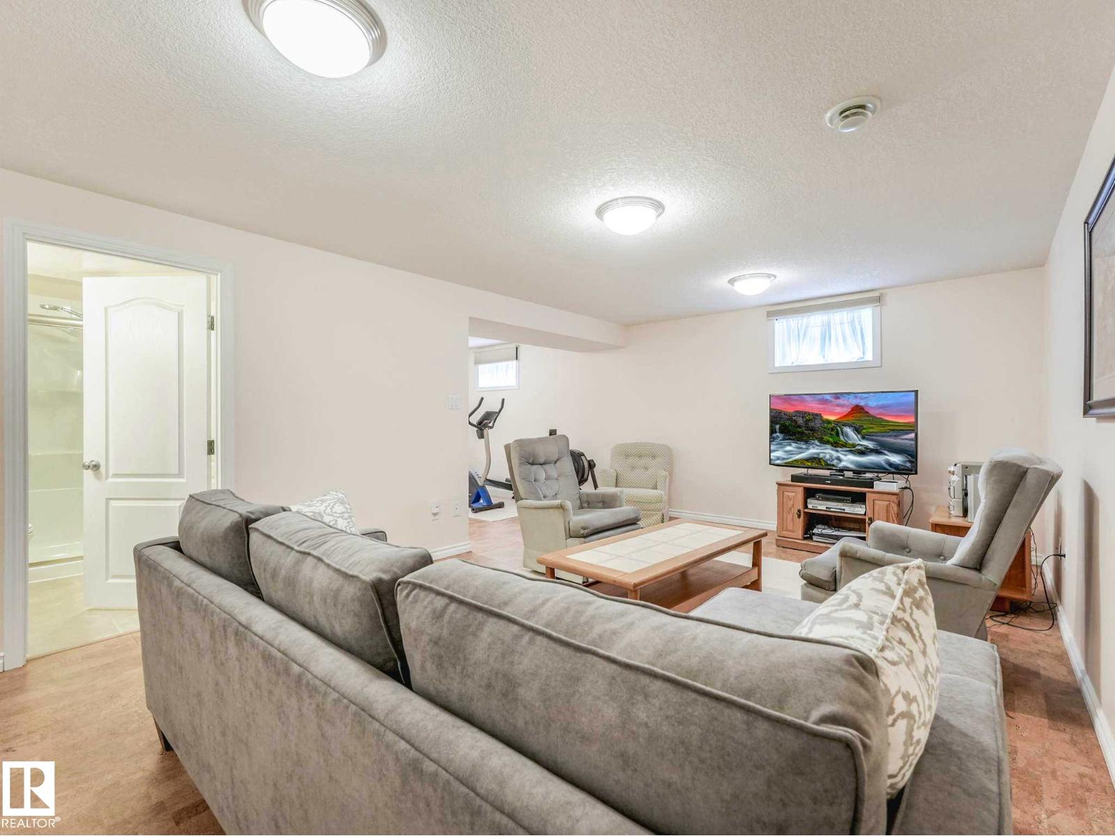 7508 76 AV NW - 17