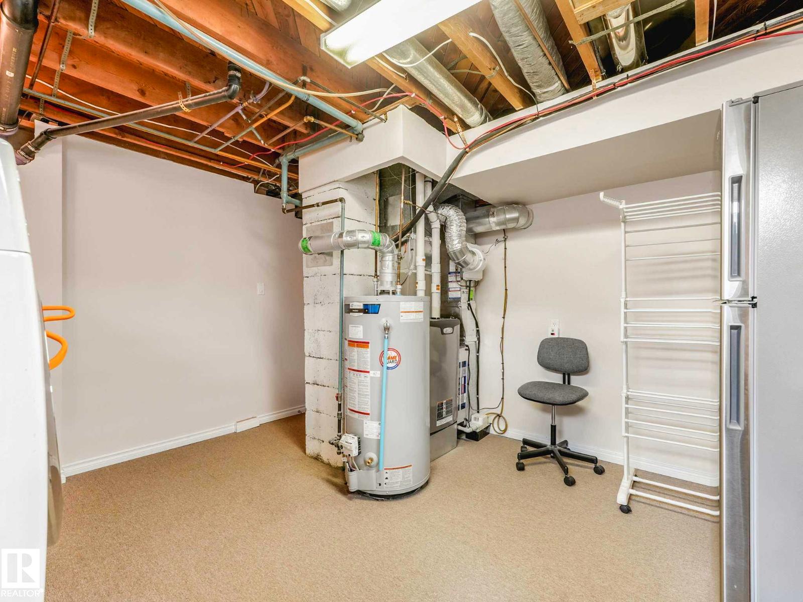 7508 76 AV NW - 25