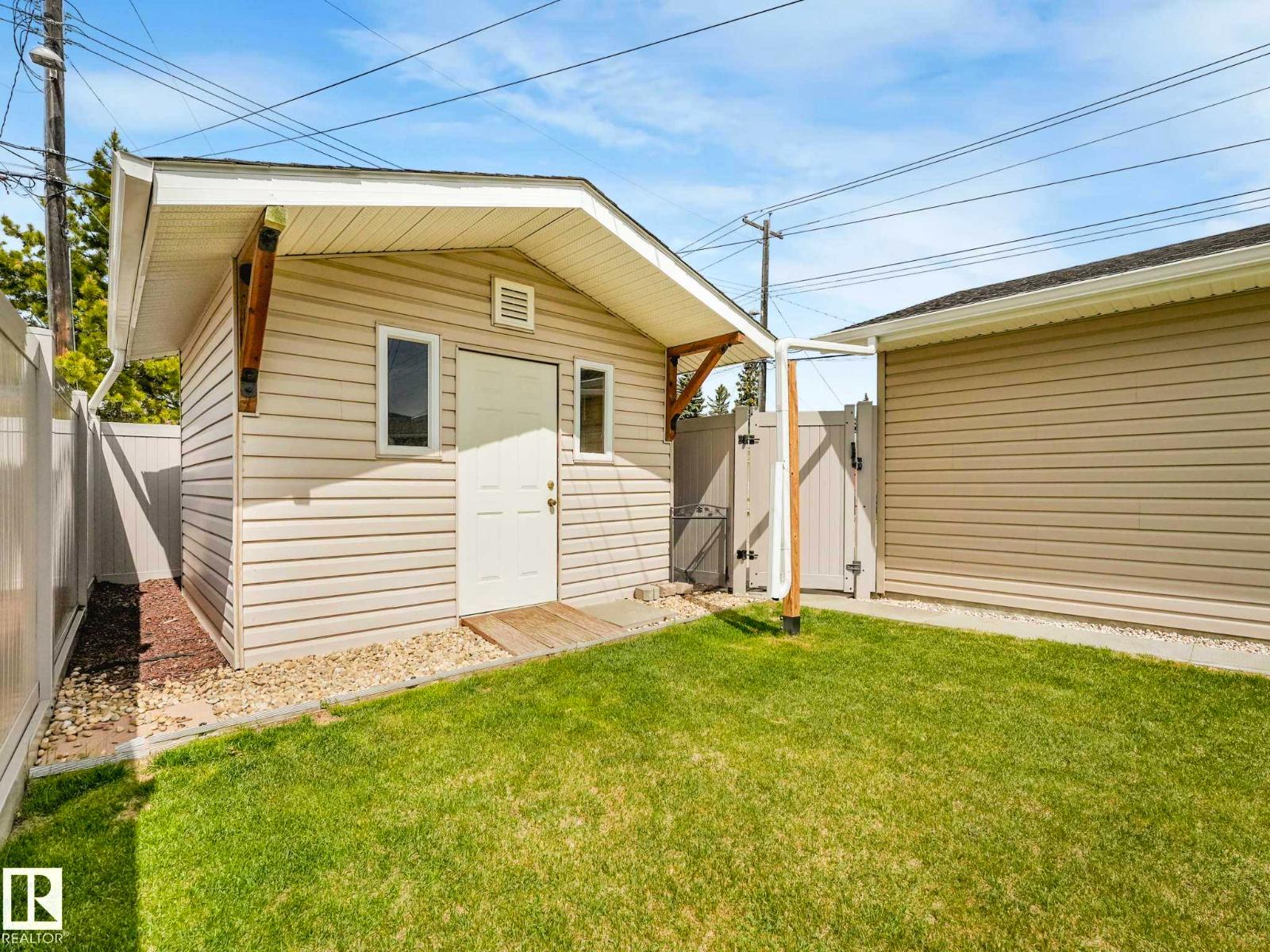 7508 76 AV NW - 38