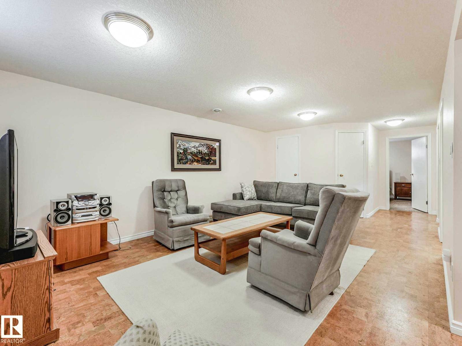 7508 76 AV NW - 18