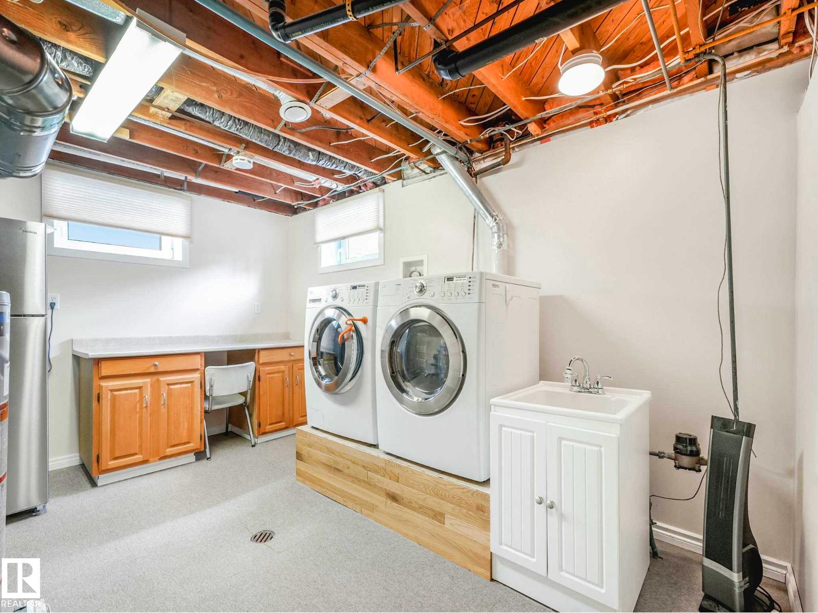 7508 76 AV NW - 23