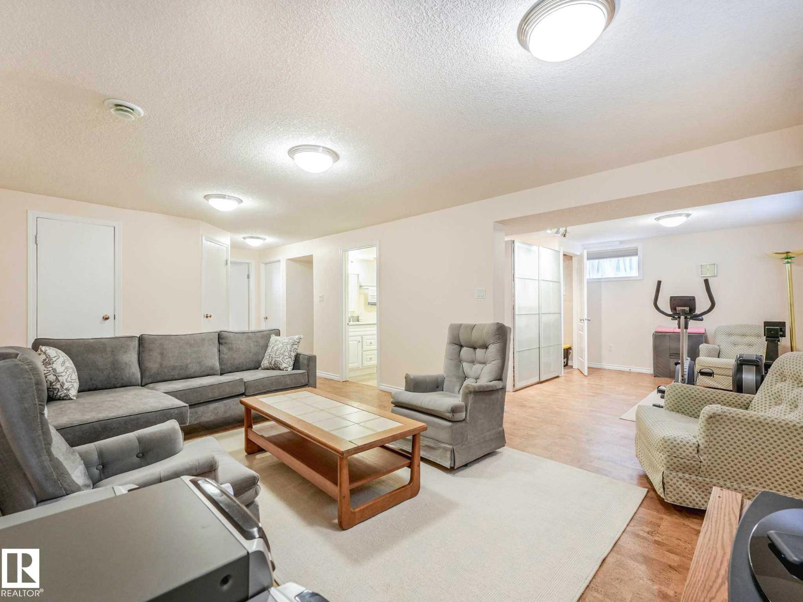 7508 76 AV NW - 19
