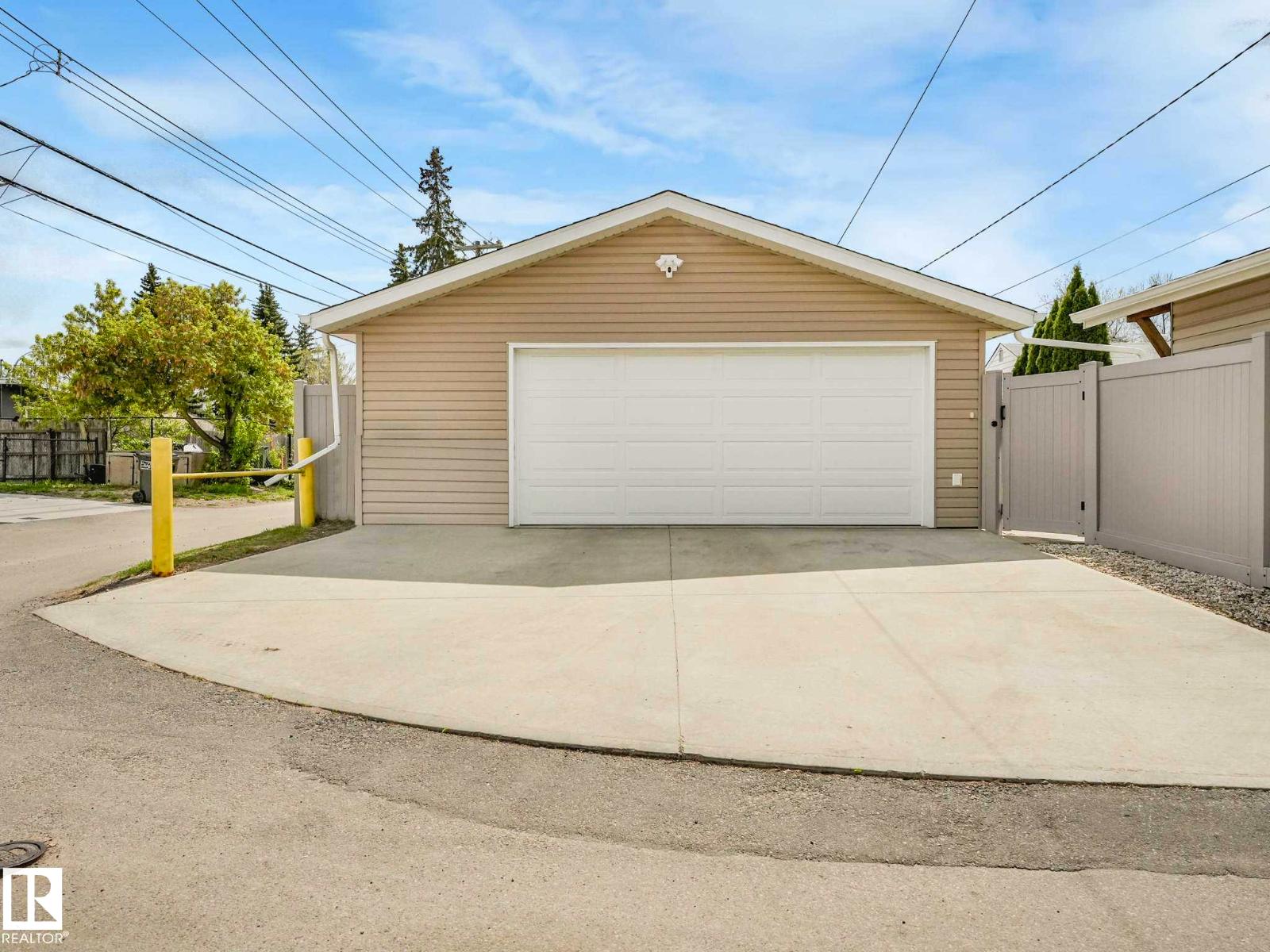7508 76 AV NW - 41