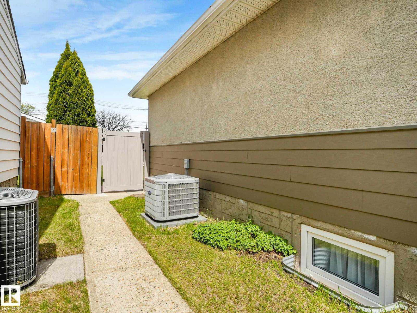 7508 76 AV NW - 29