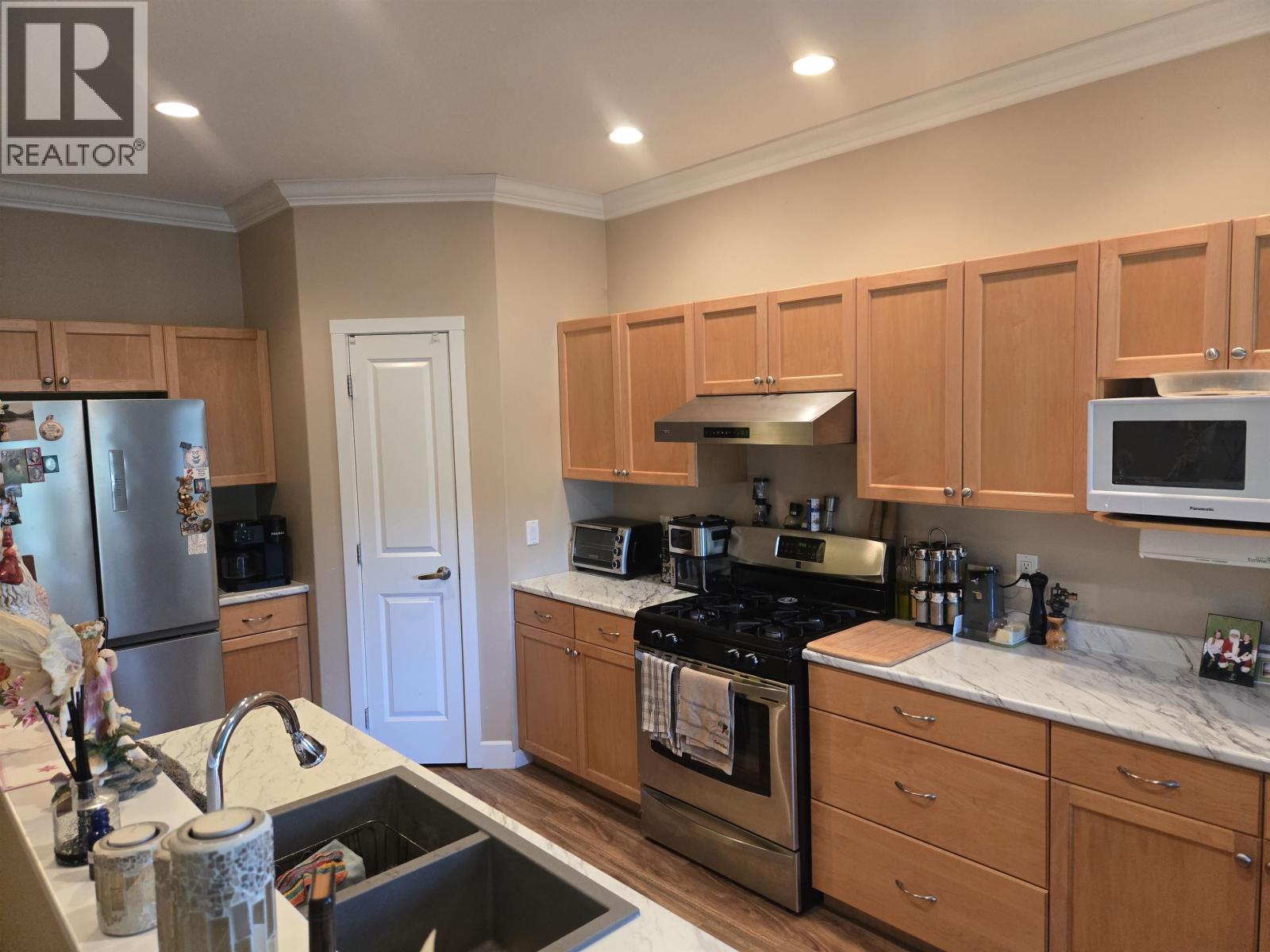 #154 1702 DYKE ROAD - 15