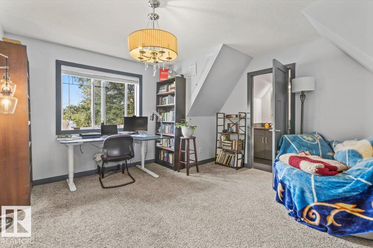 #3 7210 96 ST NW - 17