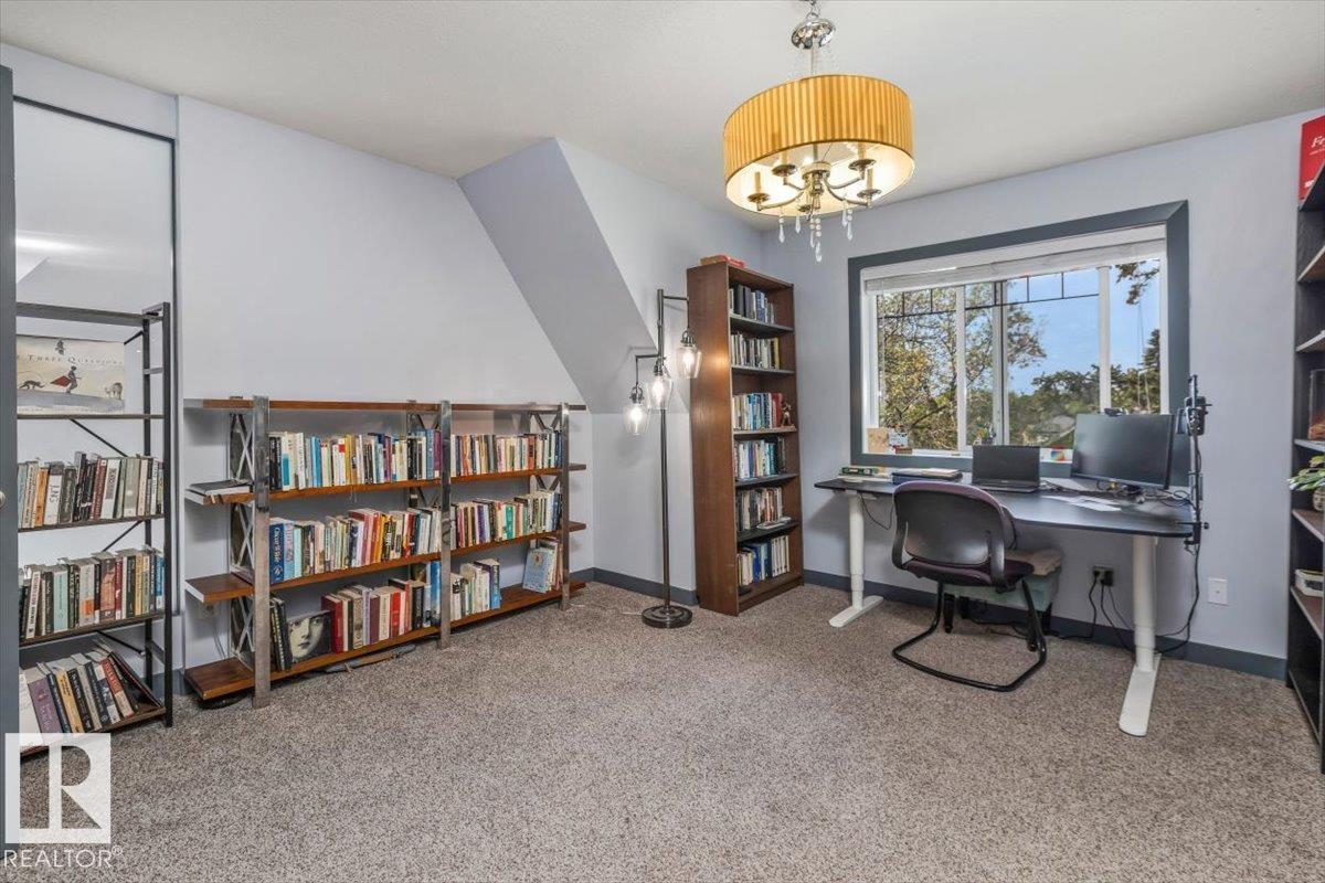 #3 7210 96 ST NW - 16