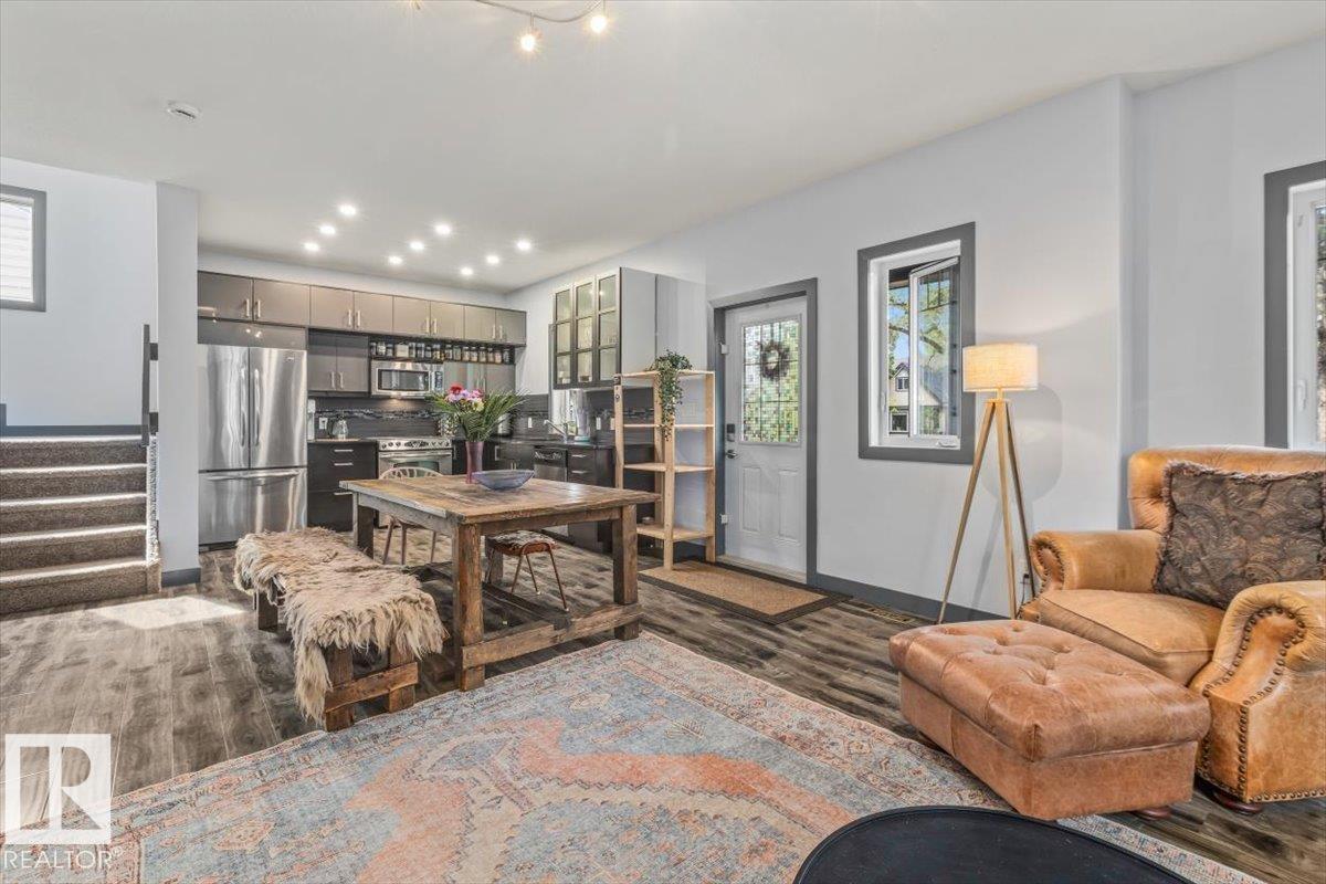 #3 7210 96 ST NW - 6