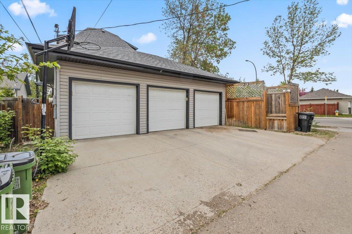 #3 7210 96 ST NW - 32