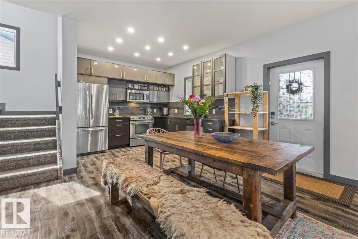 #3 7210 96 ST NW - 11