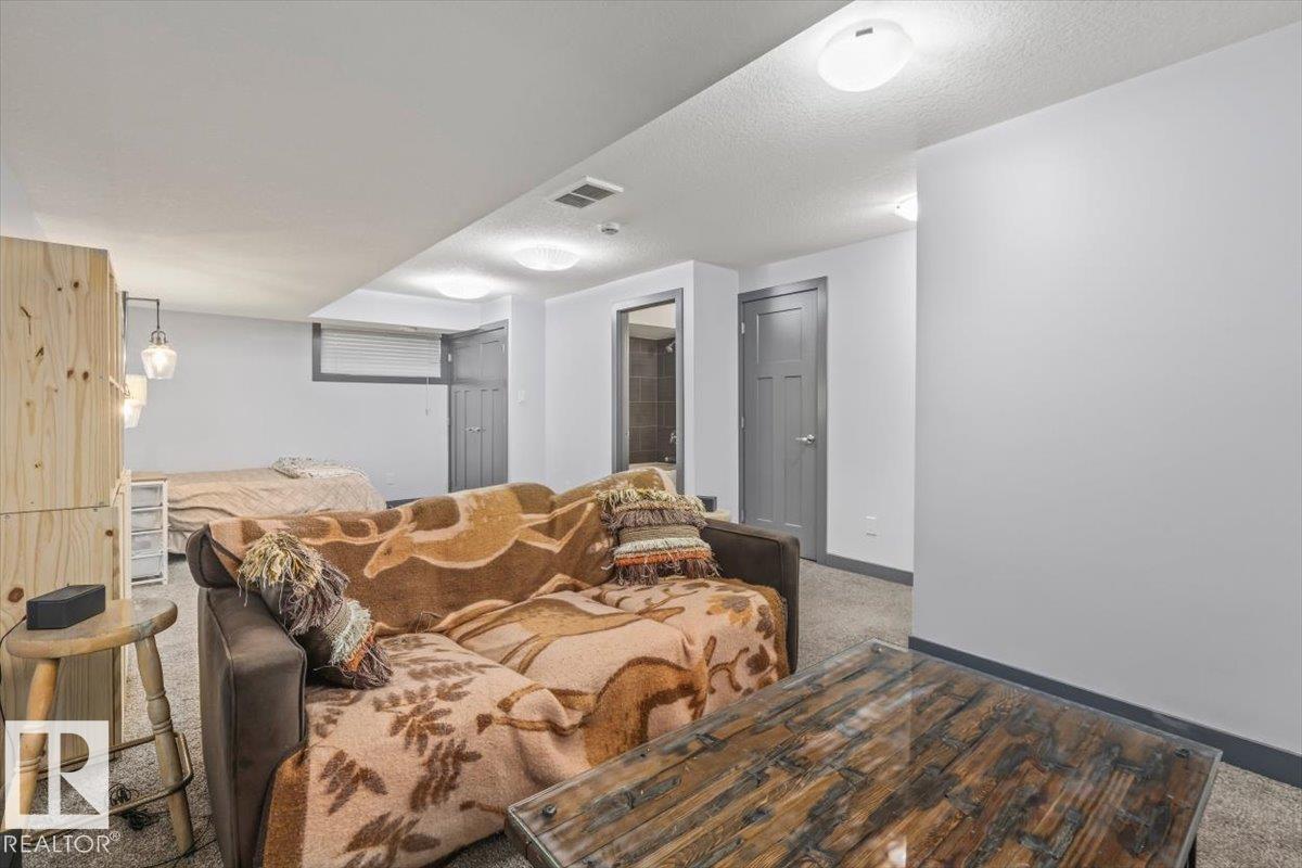 #3 7210 96 ST NW - 40
