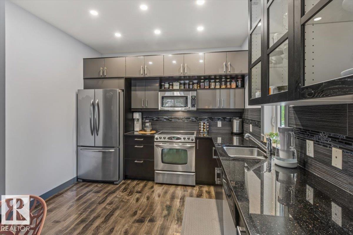 #3 7210 96 ST NW - 14