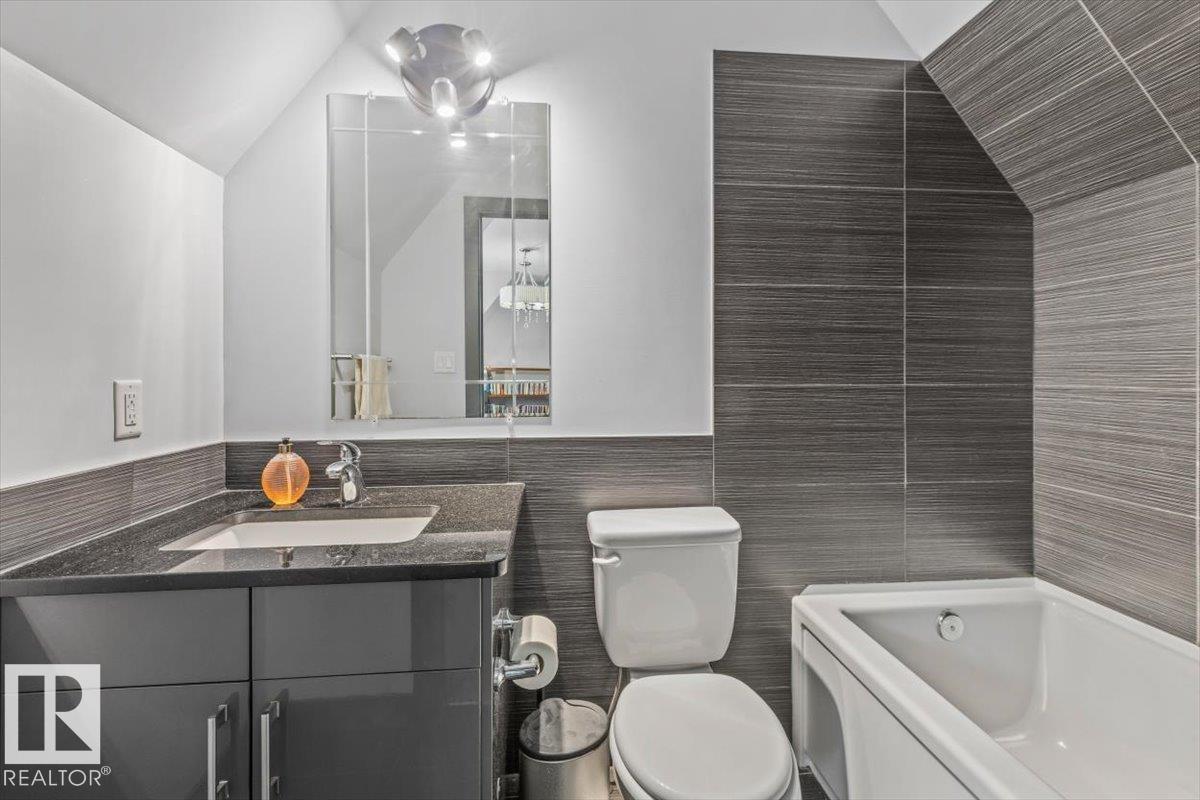 #3 7210 96 ST NW - 18