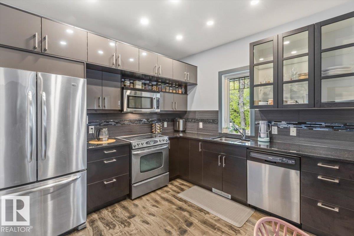 #3 7210 96 ST NW - 13
