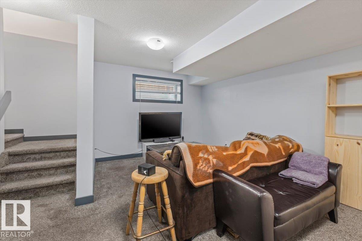 #3 7210 96 ST NW - 28