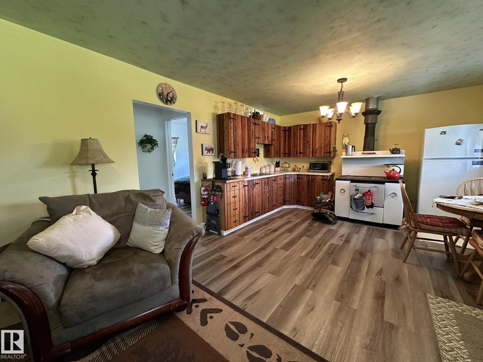 16544 590 TWP RD - 7