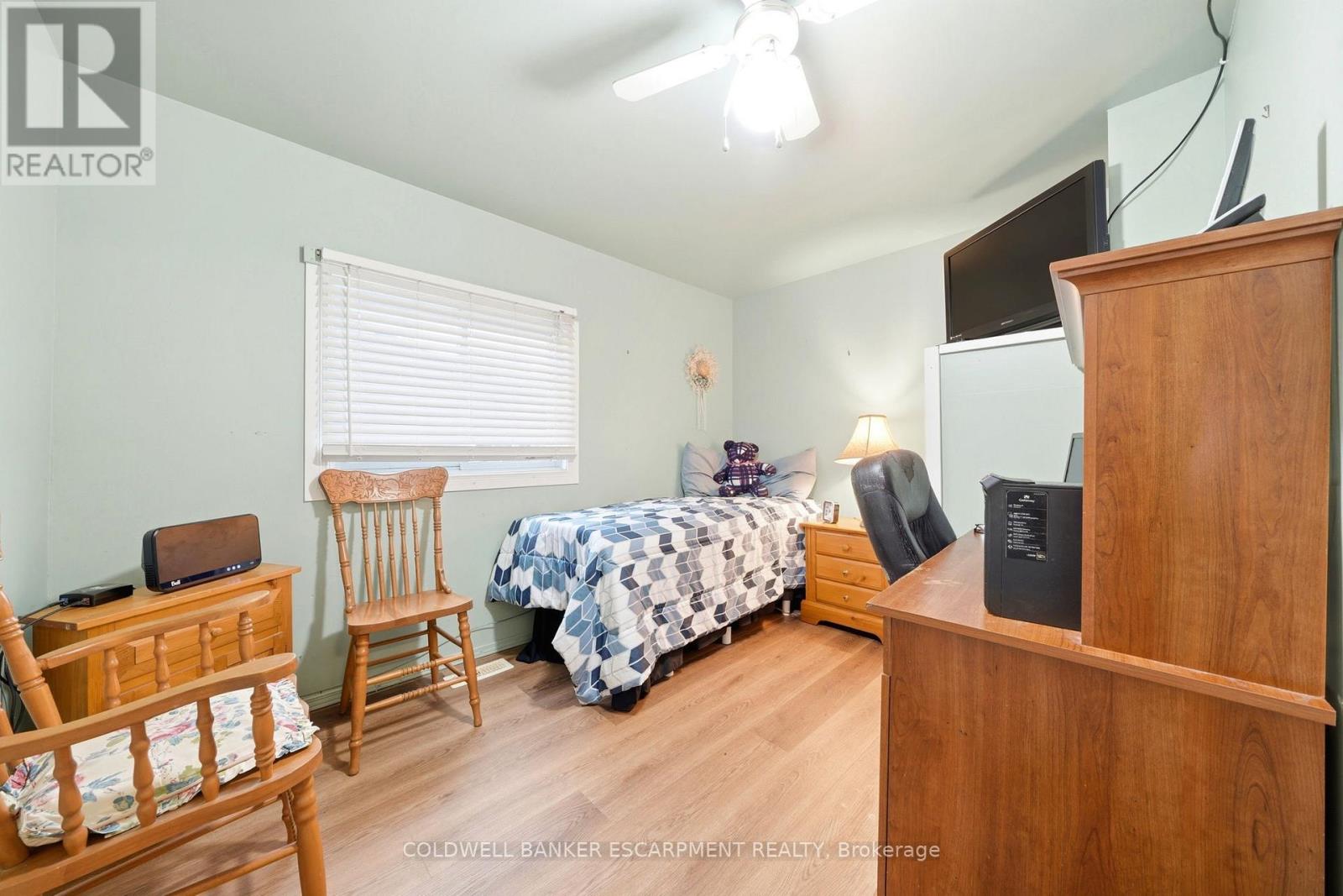 273 ELGIN STREET S - 25