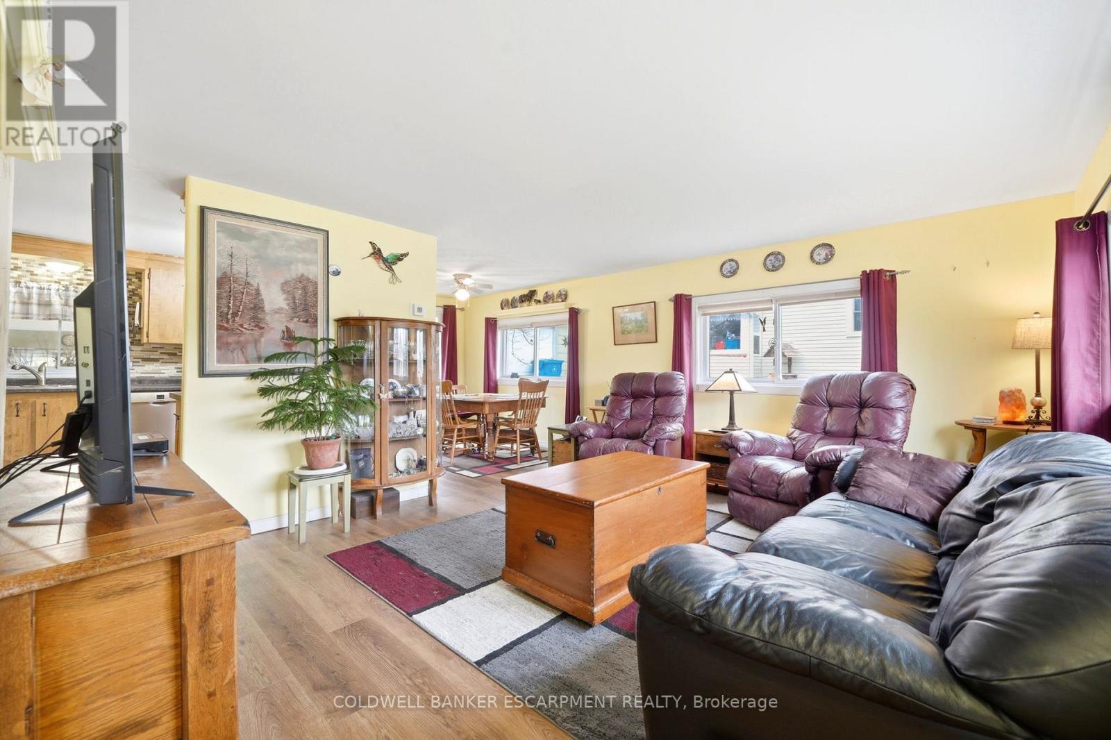 273 ELGIN STREET S - 2