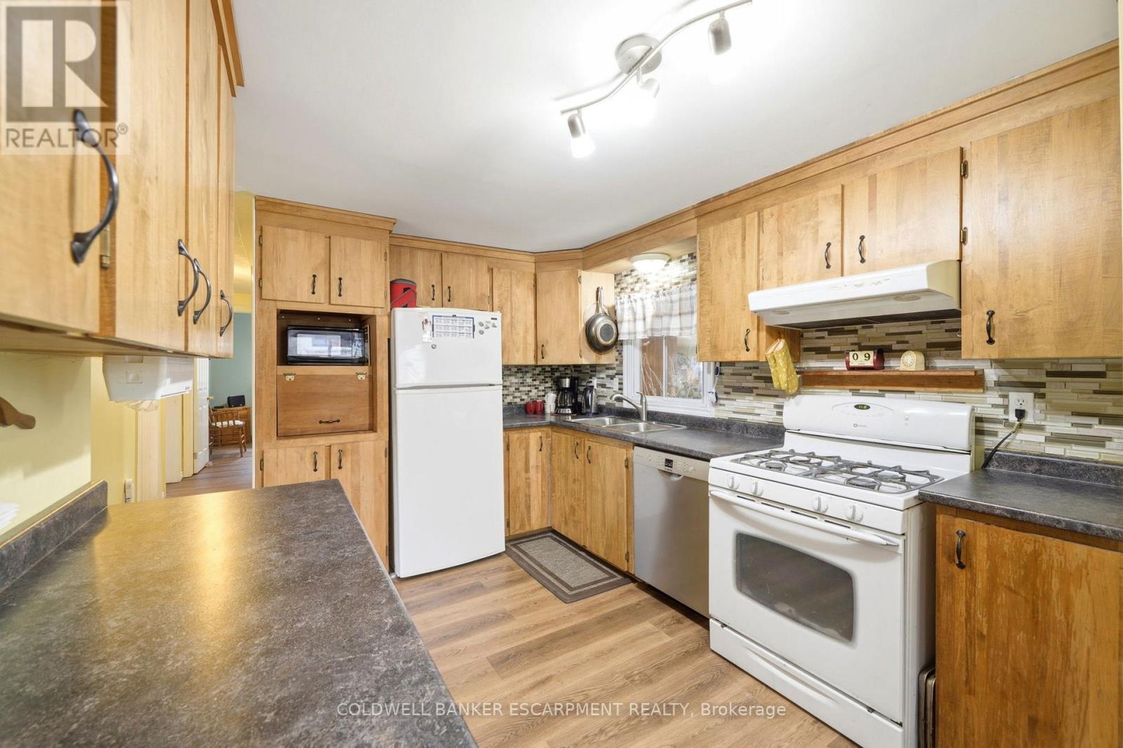 273 ELGIN STREET S - 14