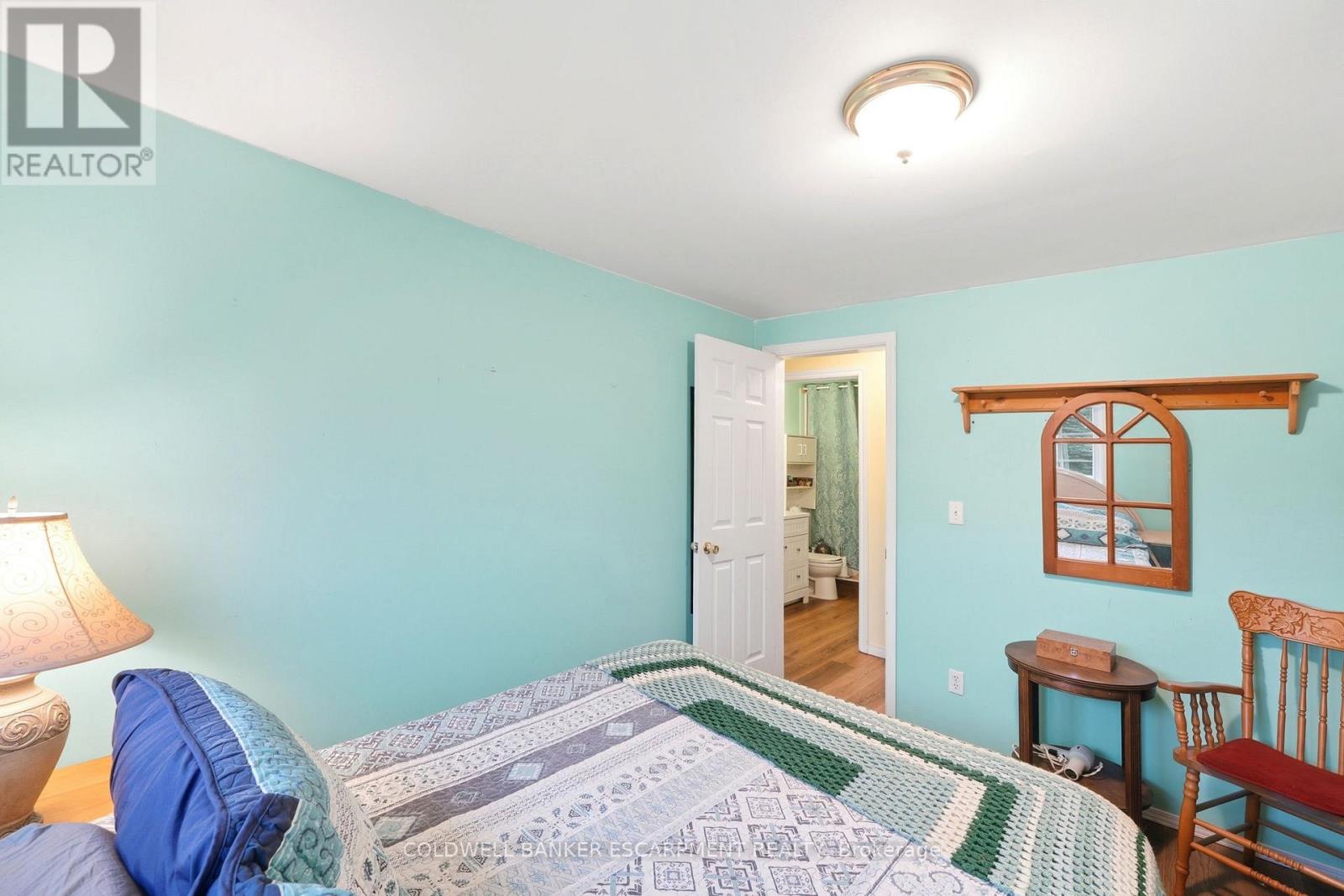 273 ELGIN STREET S - 21