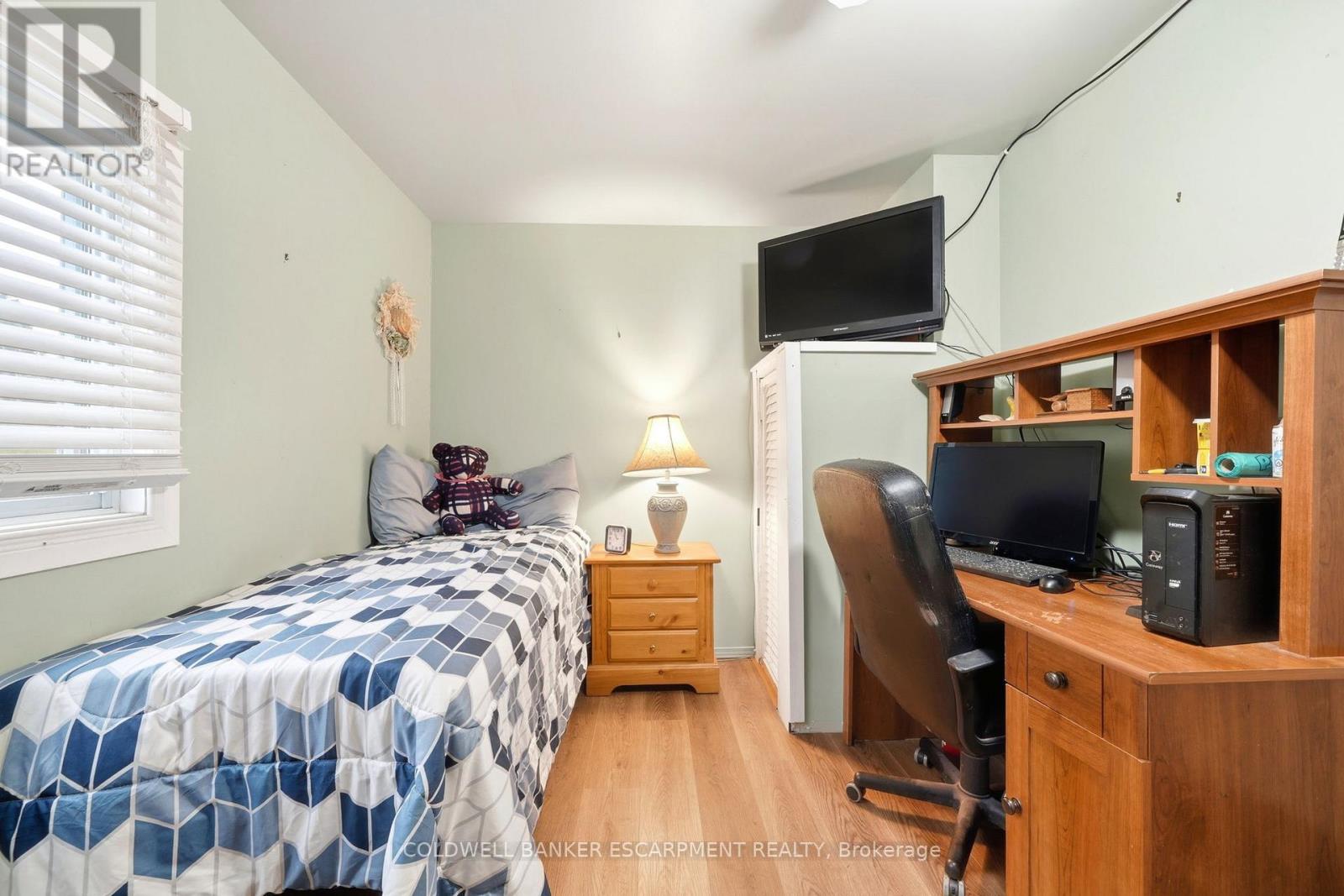 273 ELGIN STREET S - 26