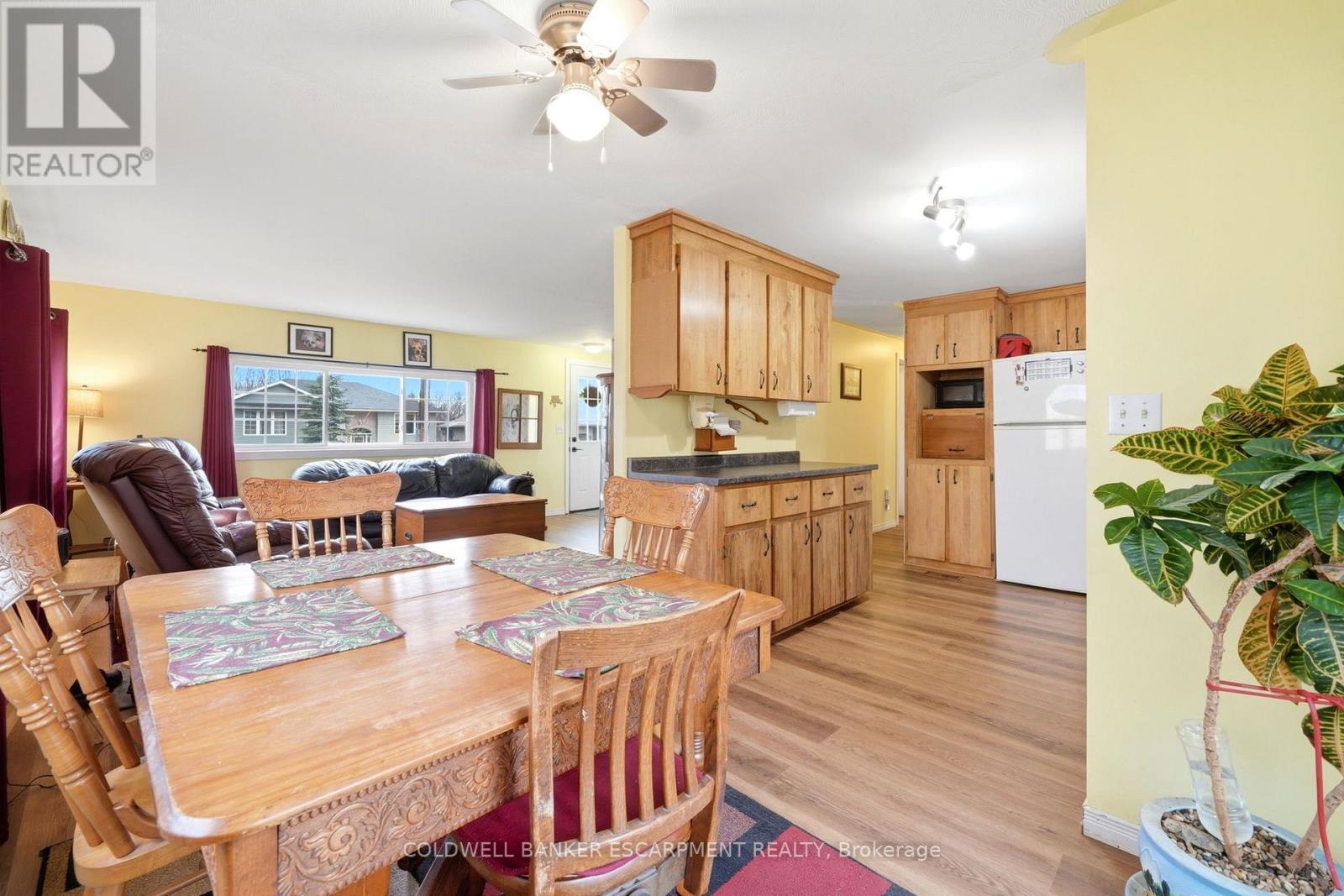 273 ELGIN STREET S - 15