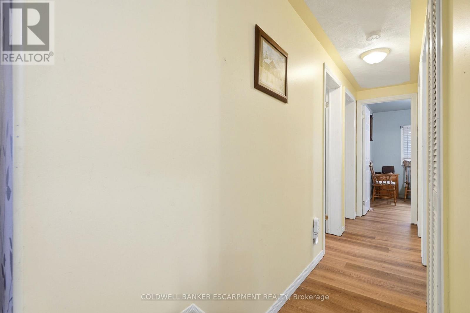 273 ELGIN STREET S - 19