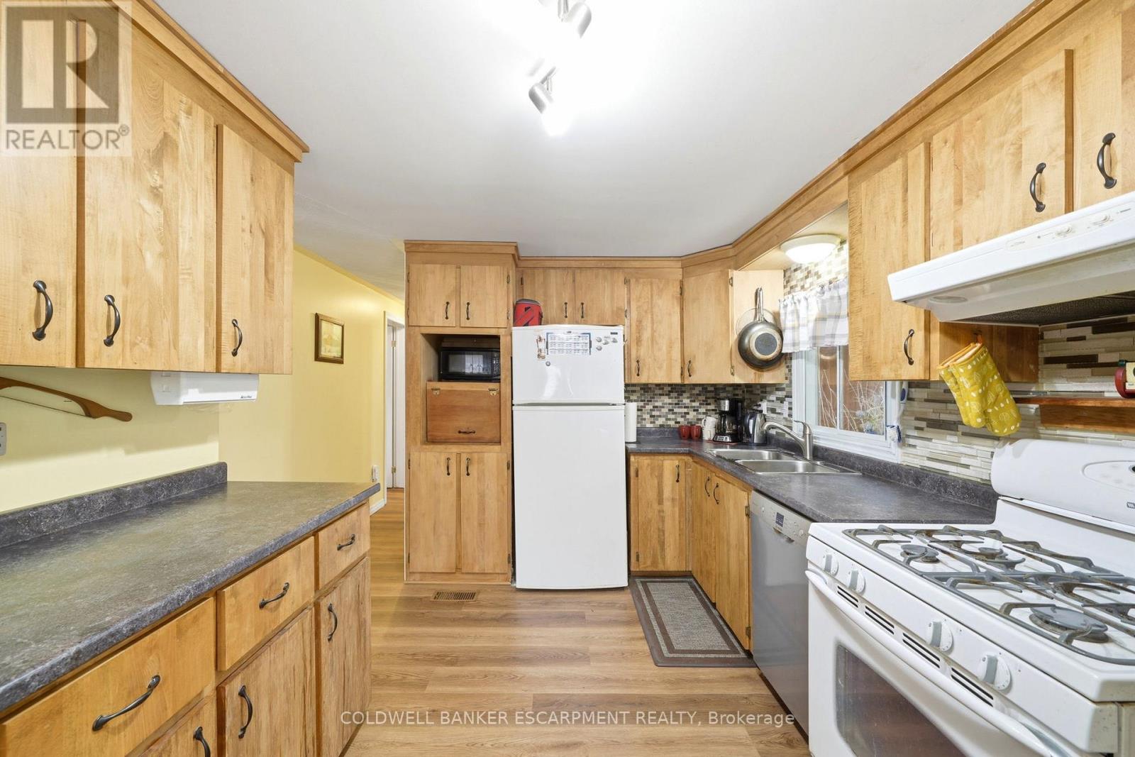 273 ELGIN STREET S - 13