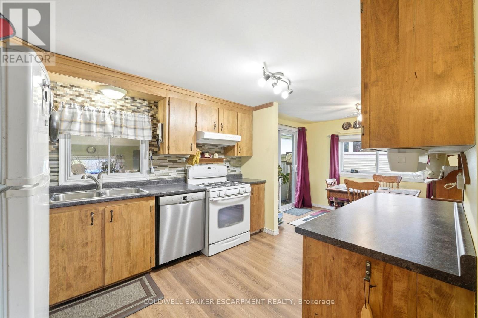 273 ELGIN STREET S - 11