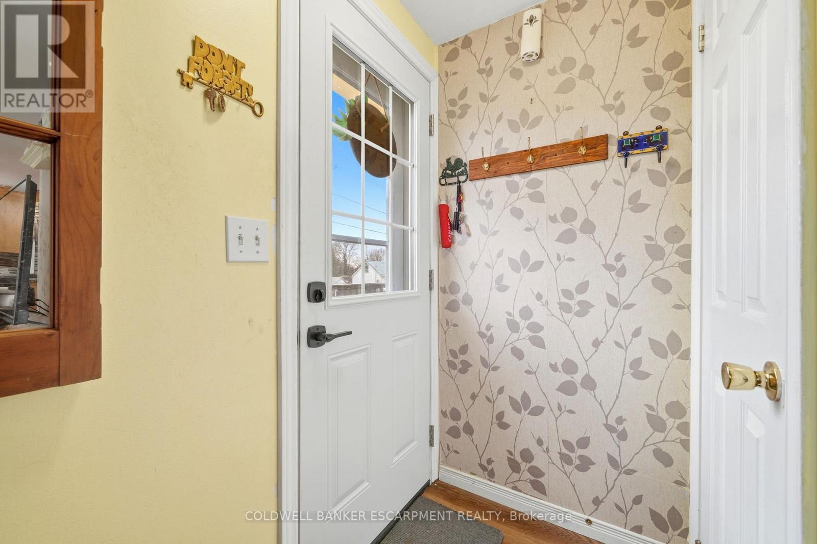 273 ELGIN STREET S - 9