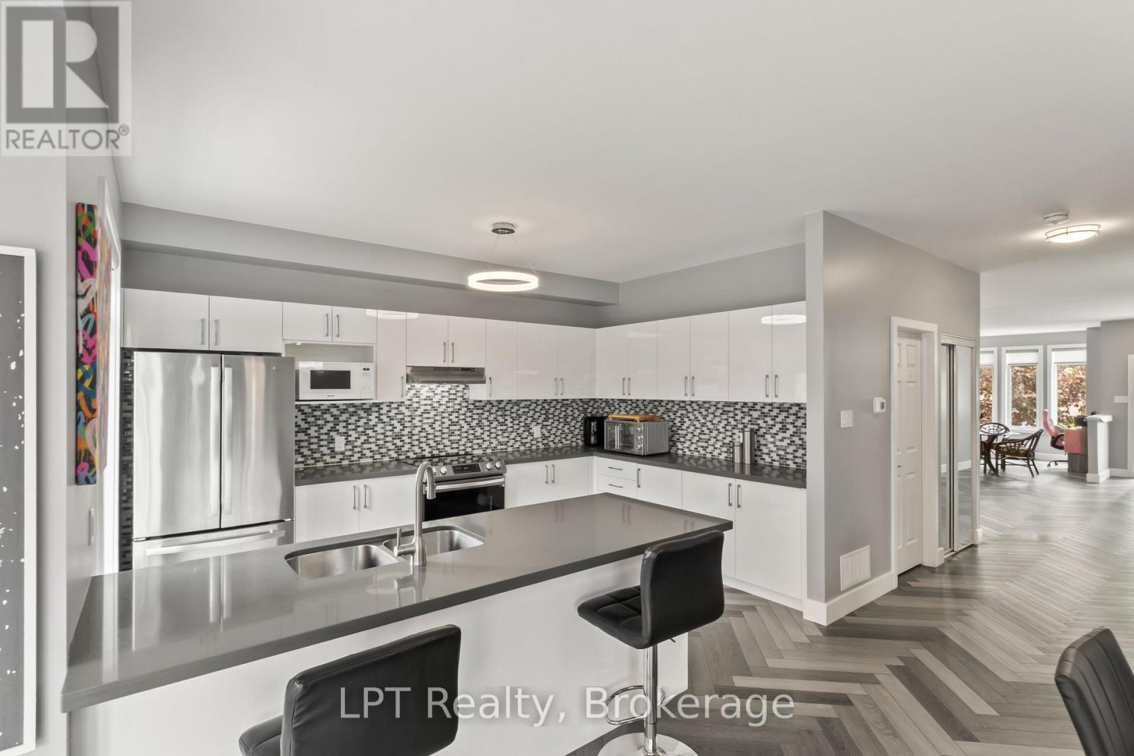 111 BAYVIEW AVENUE - 10