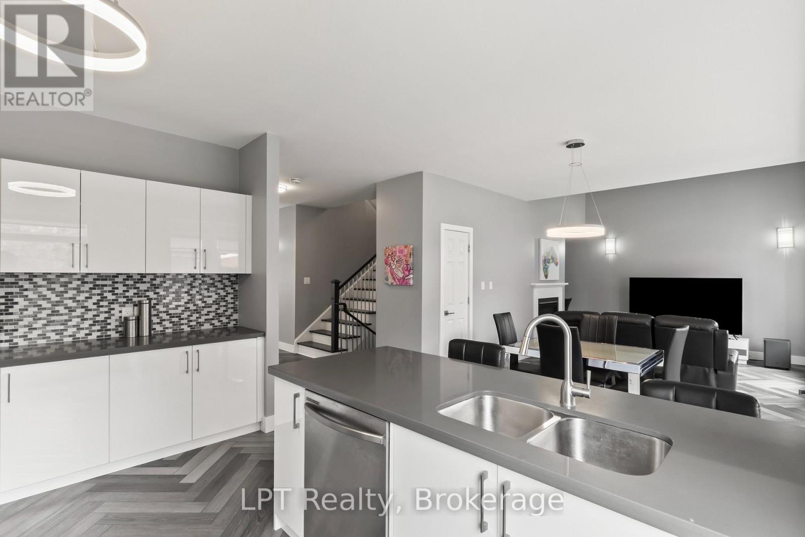 111 BAYVIEW AVENUE - 11