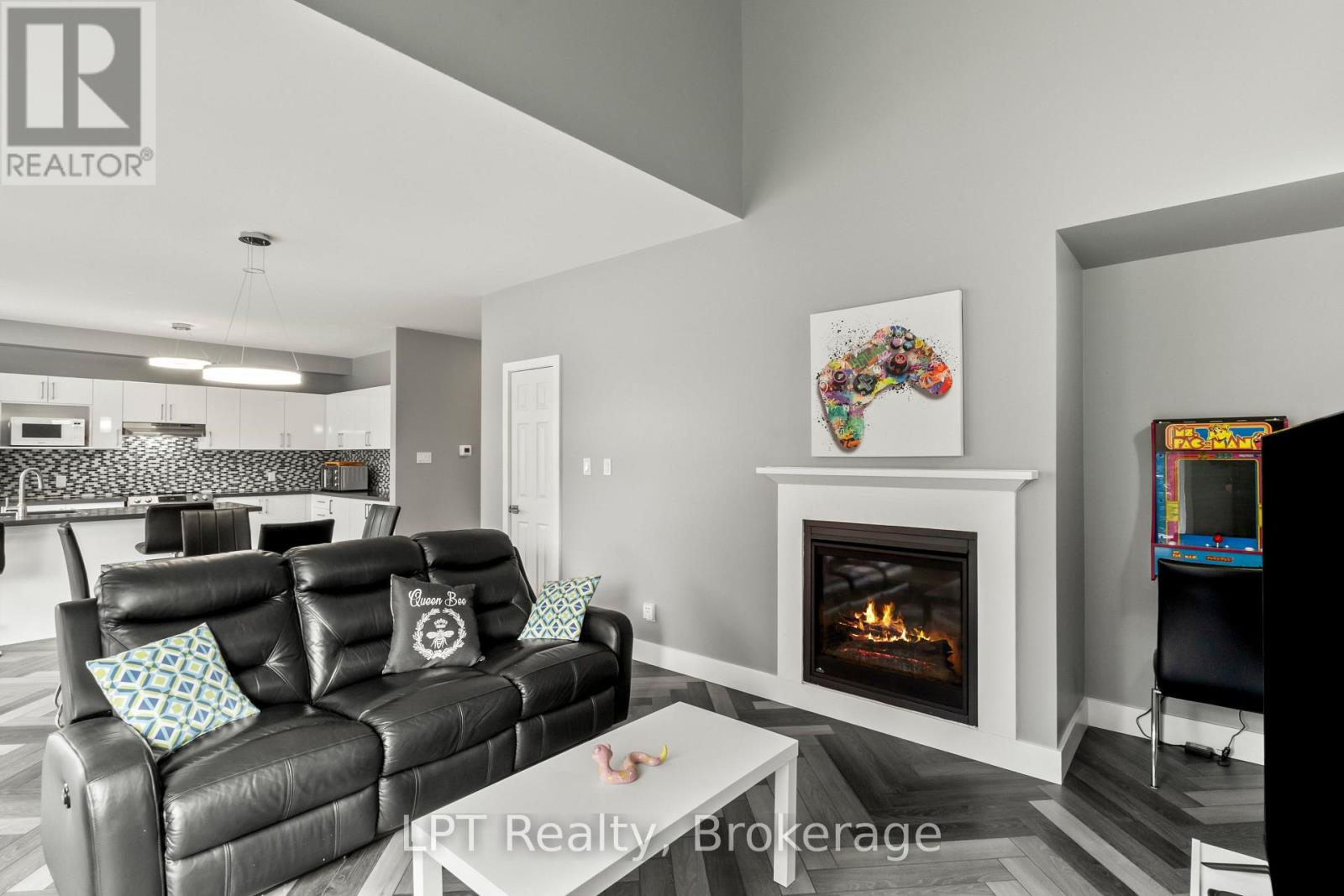 111 BAYVIEW AVENUE - 14