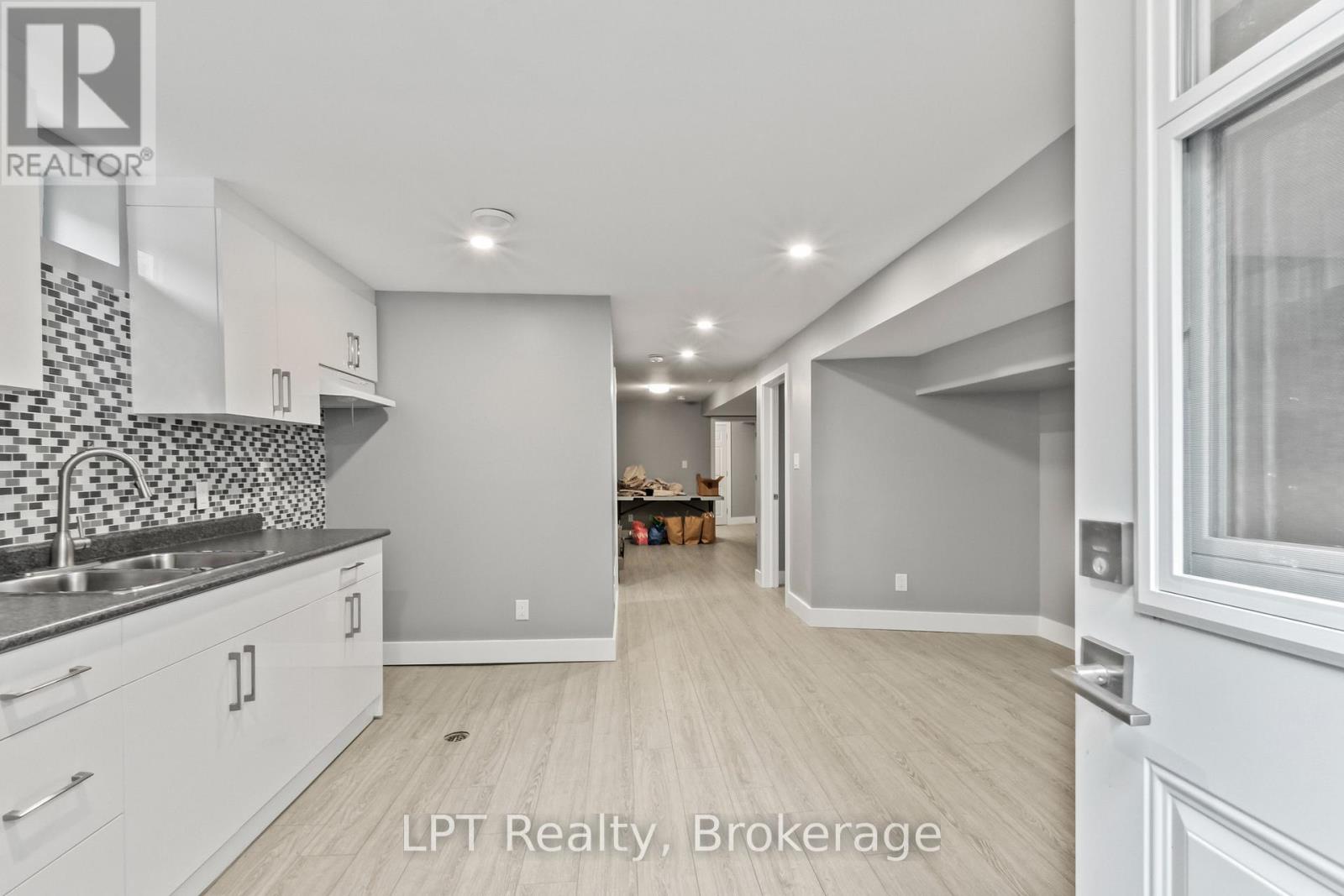 111 BAYVIEW AVENUE - 25