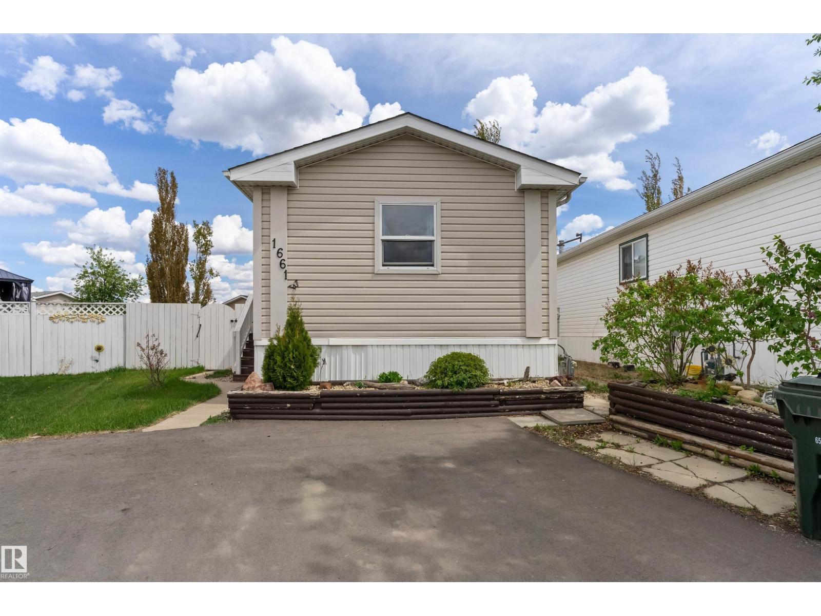 1661 Jubilee Crescent - 1