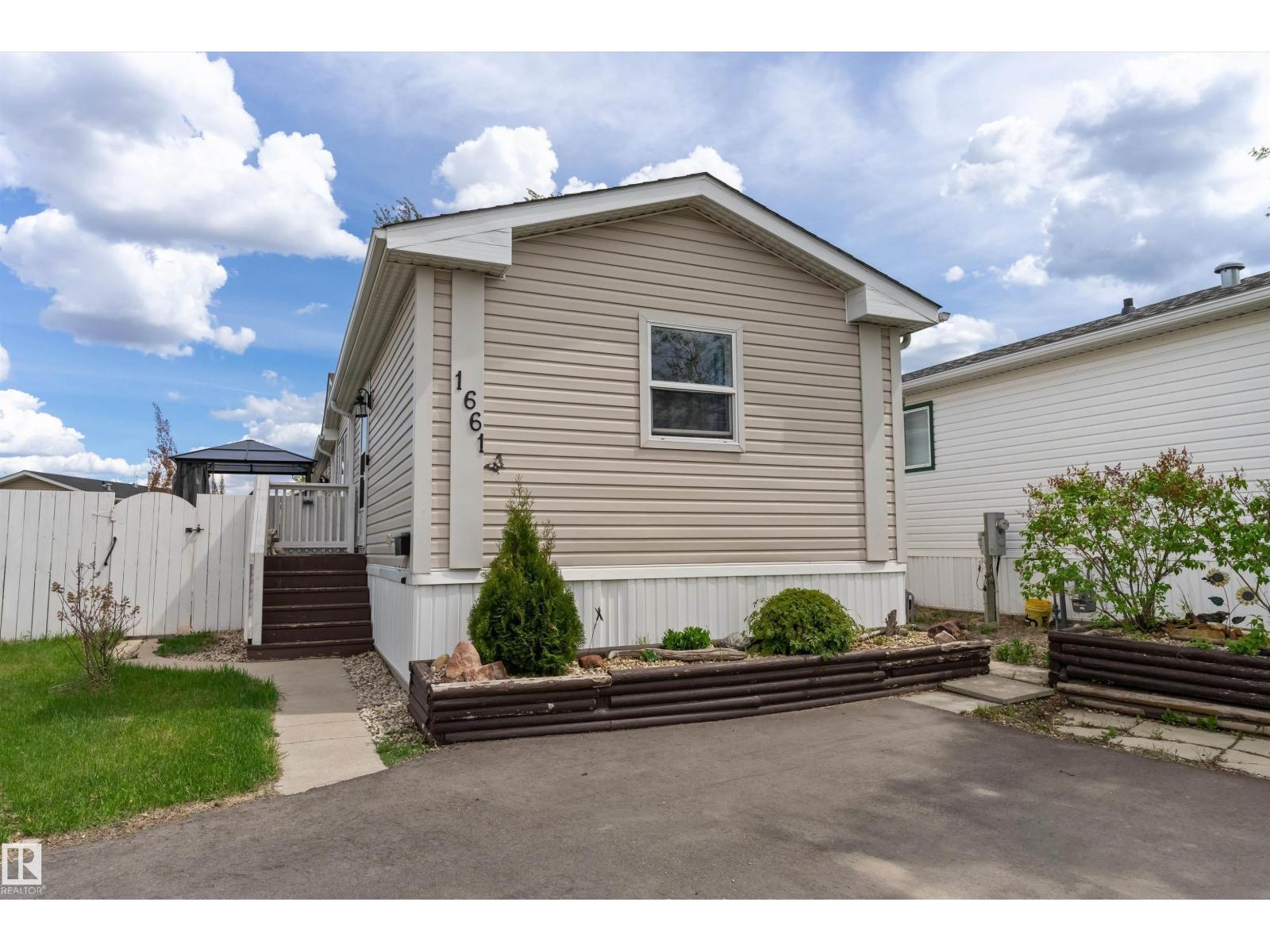1661 Jubilee Crescent - 2