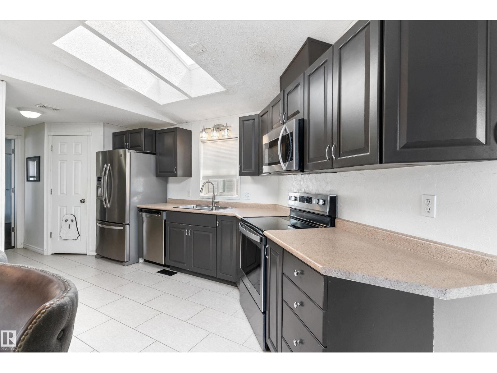 1661 Jubilee Crescent - 12